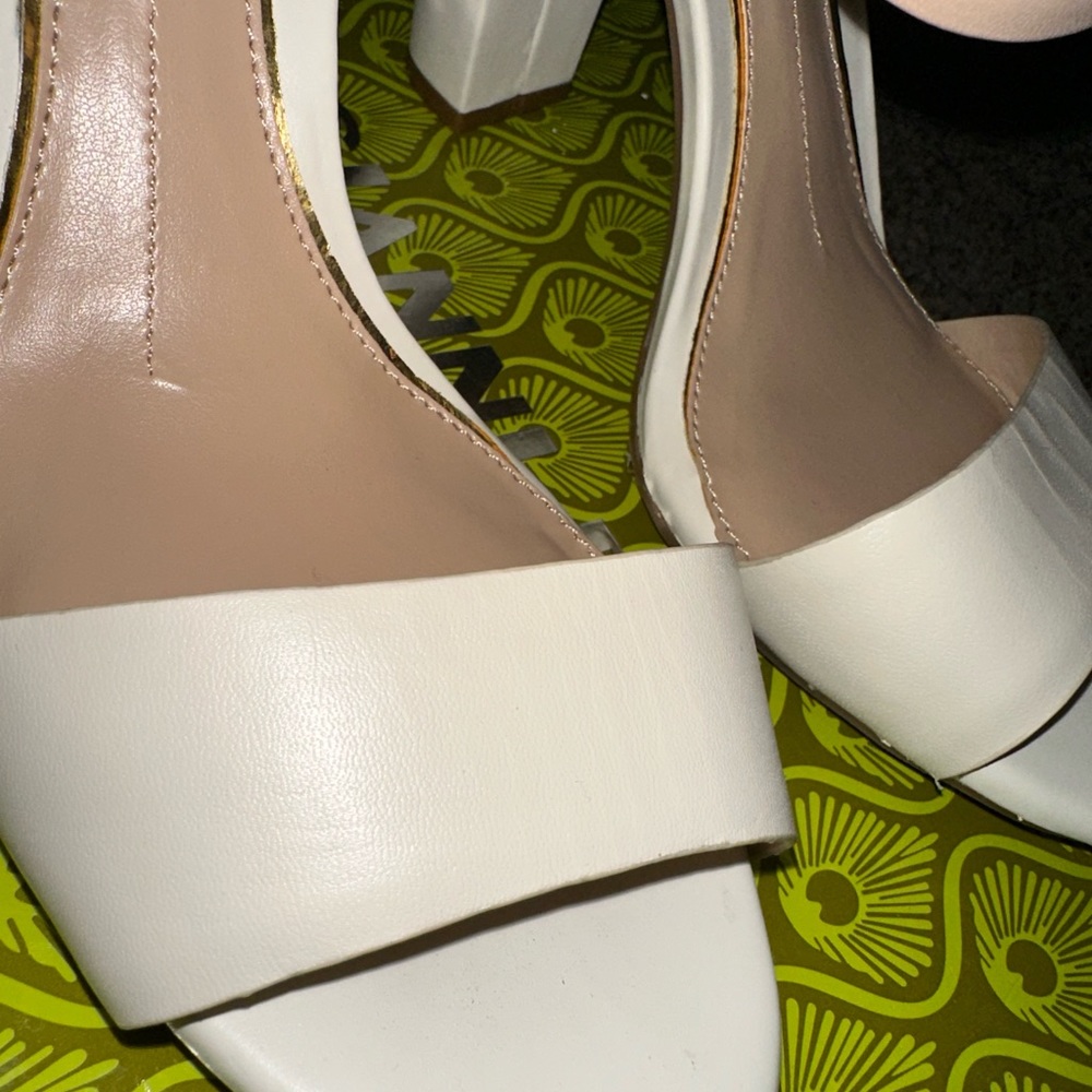 Heels - Picture 4 of 4